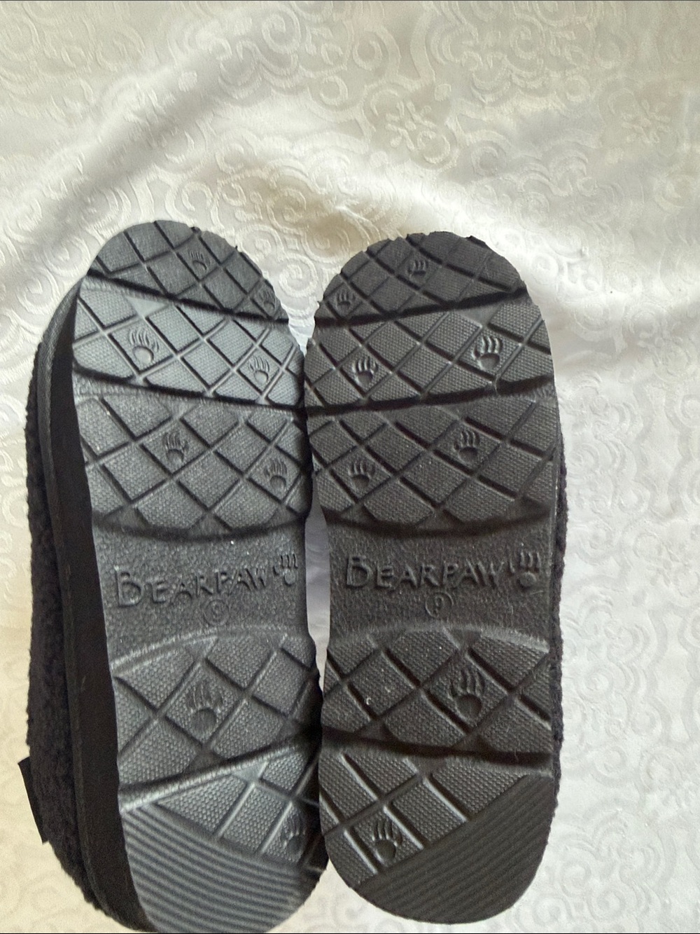 Bearpaw Cozy Black Sherpa Slip-On - Picture 11 of 16